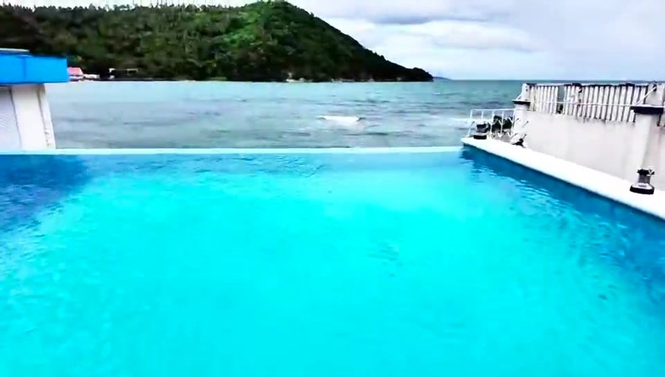 潜道泳池与海景实景